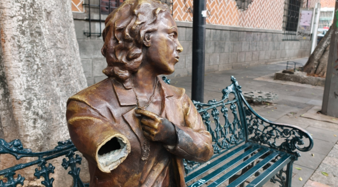 Restaurarán escultura de Elena Garro tras ser vandalizada