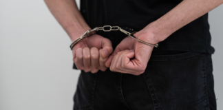 Detienen a cinco hombres por robo a pasajeros en Las Hadas