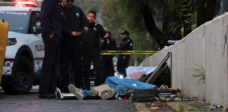Hombre muere tras chocar y volcar en la Recta a Cholula