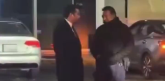 Señalan a hombre por grabar a adolescente en baño de taquería