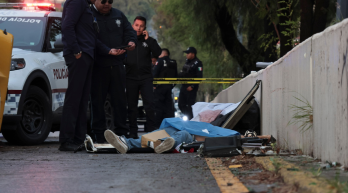 Hombre muere tras chocar y volcar en la Recta a Cholula