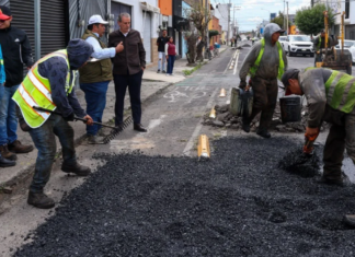 Pepe Chedraui verifica labores de bacheo en Los Volcanes