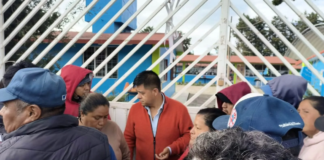 Padres de familia toman primaria en Tlachichuca por inconformidades