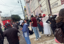 Sindicalizados del IMSS protestan en Puebla por aumento salarial