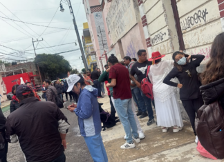 Sindicalizados del IMSS protestan en Puebla por aumento salarial