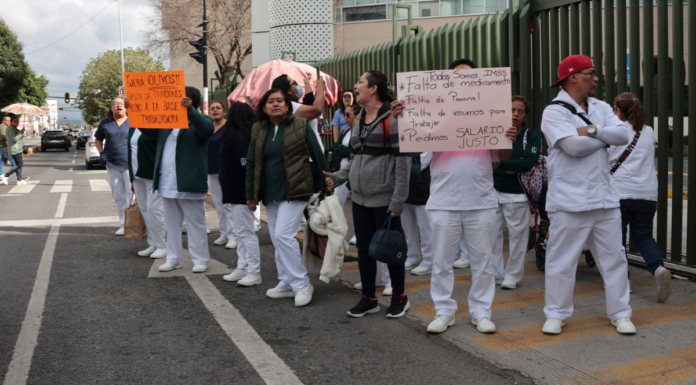 Personal del IMSS en Puebla se une a manifestaciones nacionales