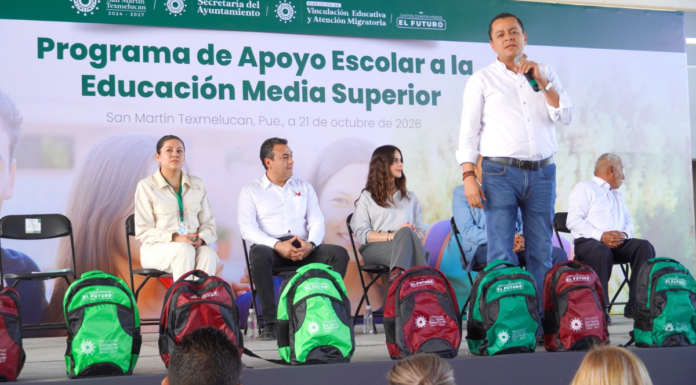 Entregan 3 mil 500 mochilas en secundaria de Texmelucan