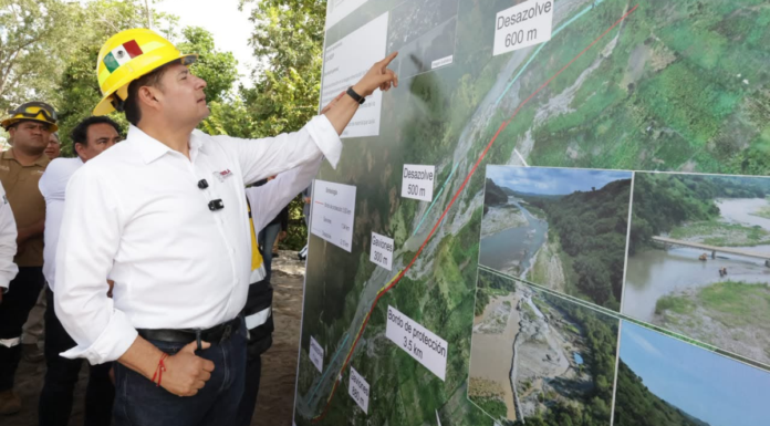 Gobierno de Puebla supervisa obra hidráulica en el río Pantepec