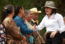 Bety Sánchez pone en marcha dos obras viales en Zacatlán