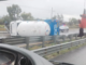 Volcadura de pipa provoca caos vial en la Puebla-Orizaba