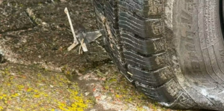 Turistas sufren asalto con “ponchallantas” en Atzitzintla