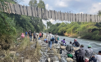 Tres personas caen de un puente colgante en Hueytamalco
