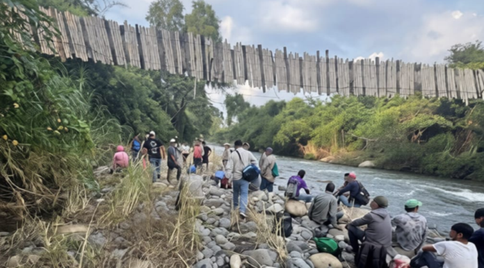 Tres personas caen de un puente colgante en Hueytamalco