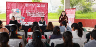 Zacatlán entrega útiles escolares a niñas y niños de dos comunidades