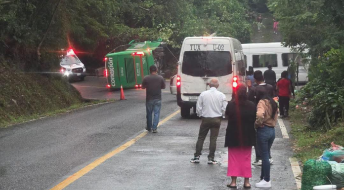 Volcadura de autobús deja varios lesionados en la México-Tuxpan